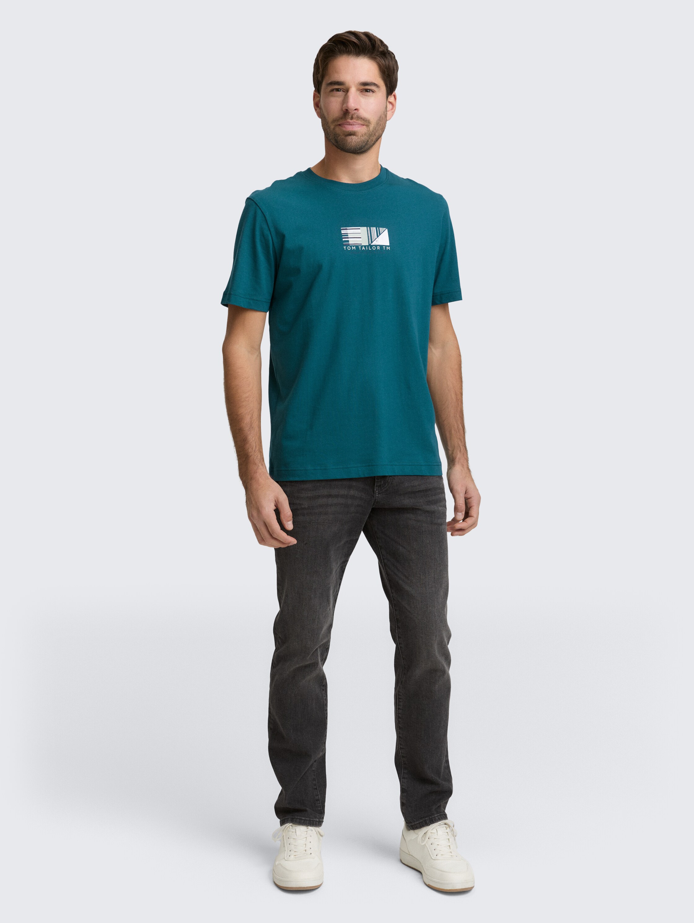 T-Shirt mit Print - Deep Meadow Green - Model-Vorderansicht
