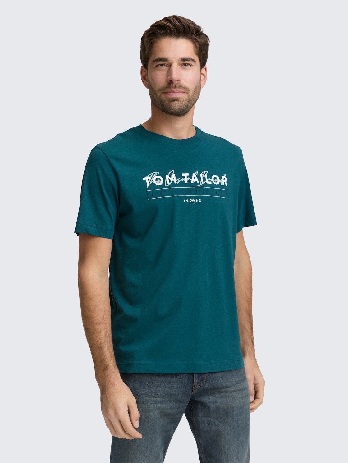 T-Shirt mit Logo-Print - Deep Meadow Green - Ausschnitt Model-Vorderansicht