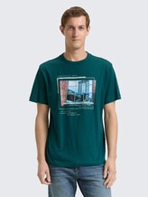 T-shirt à imprimé photo - Deep Meadow Green - Découpe Vue de face du modèle