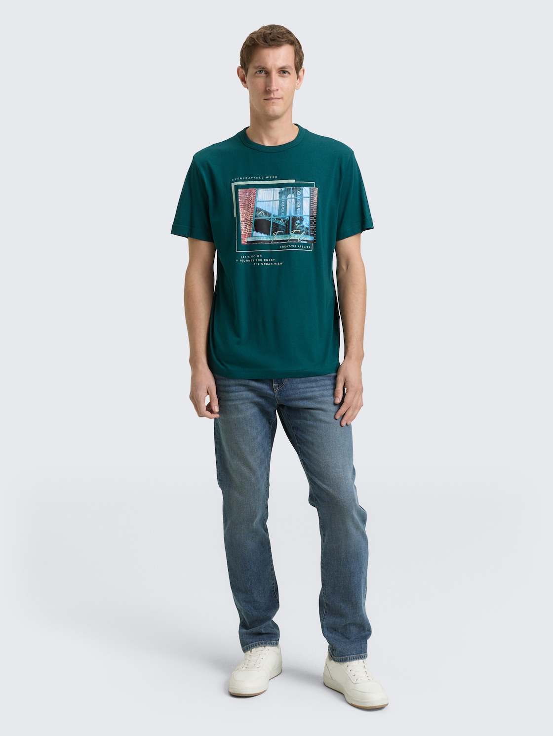 T-Shirt mit Fotoprint - Deep Meadow Green - Model-Vorderansicht