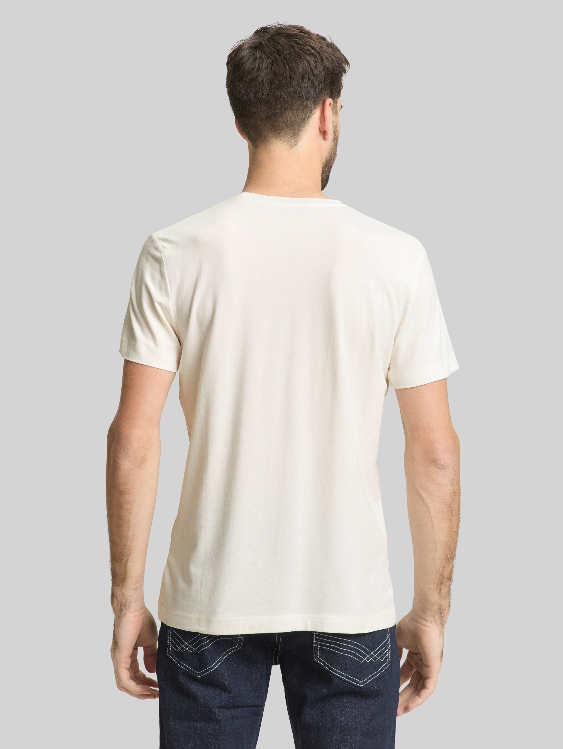 Basic Fitted T-Shirt - Gardenia White - Auschnitt Model-Rückansicht