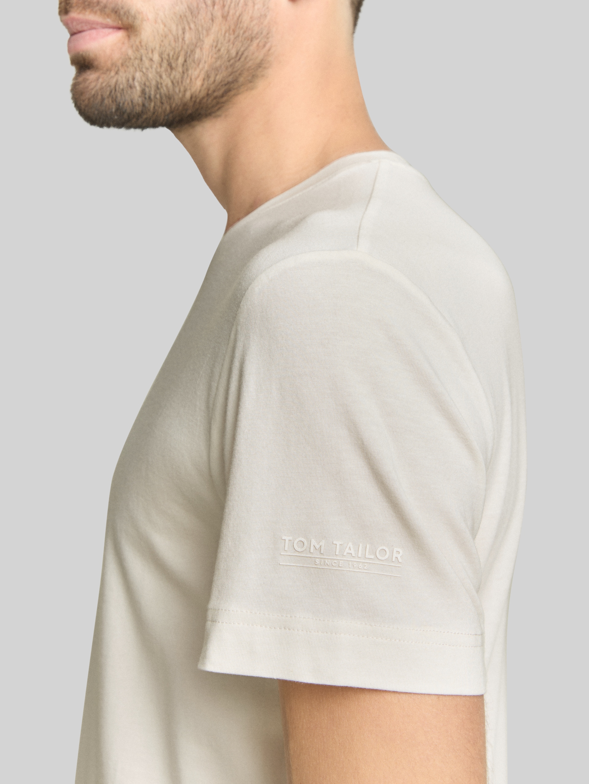 Basic Fitted T-Shirt - Gardenia White - Detail-Model-Ansicht