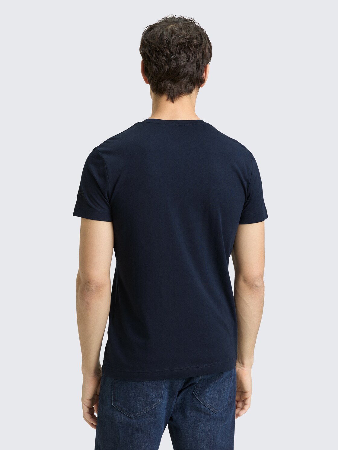 Basic Fitted T-Shirt - sky captain blue - Auschnitt Model-Rückansicht