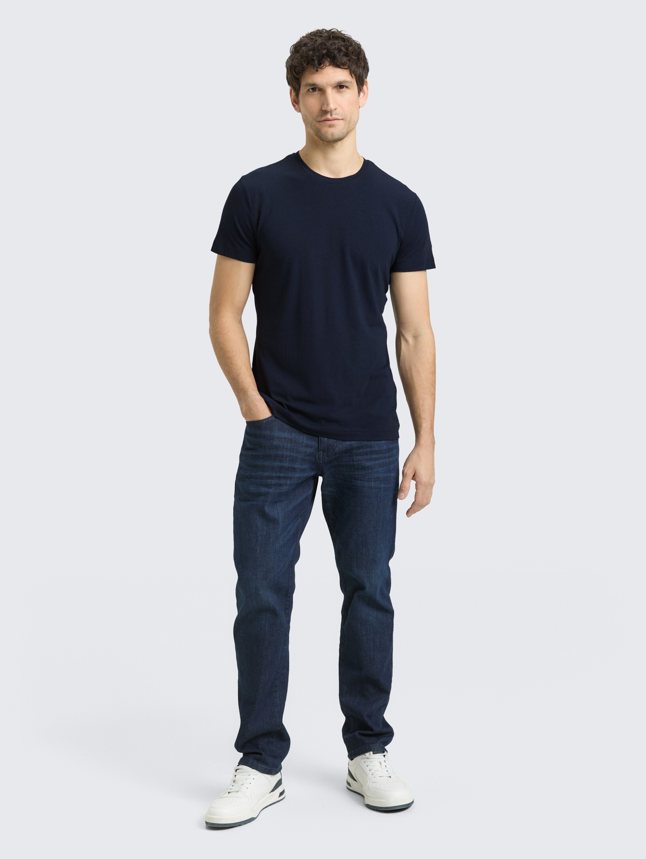 Basic Fitted T-Shirt - sky captain blue - Model-Vorderansicht