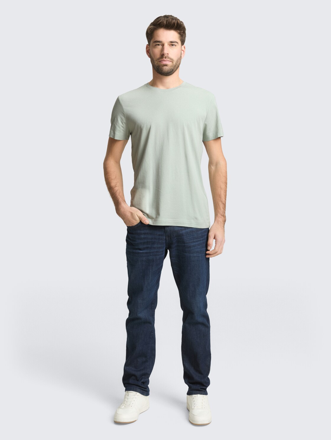 Basic Fitted T-Shirt - soft greyish green - Model-Vorderansicht