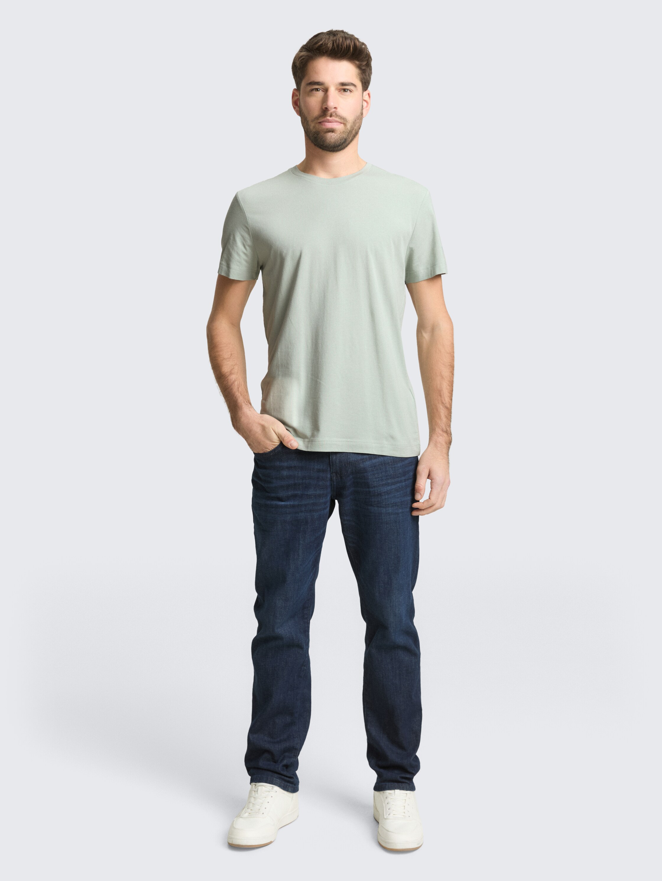 Basic Fitted T-Shirt - soft greyish green - Model-Vorderansicht