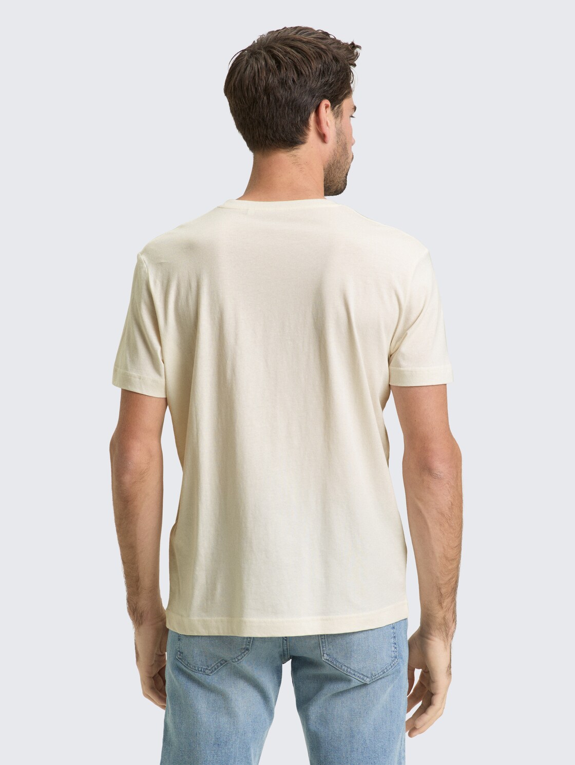 T-Shirt mit Logo-Stickerei - Gardenia White - Auschnitt Model-Rückansicht