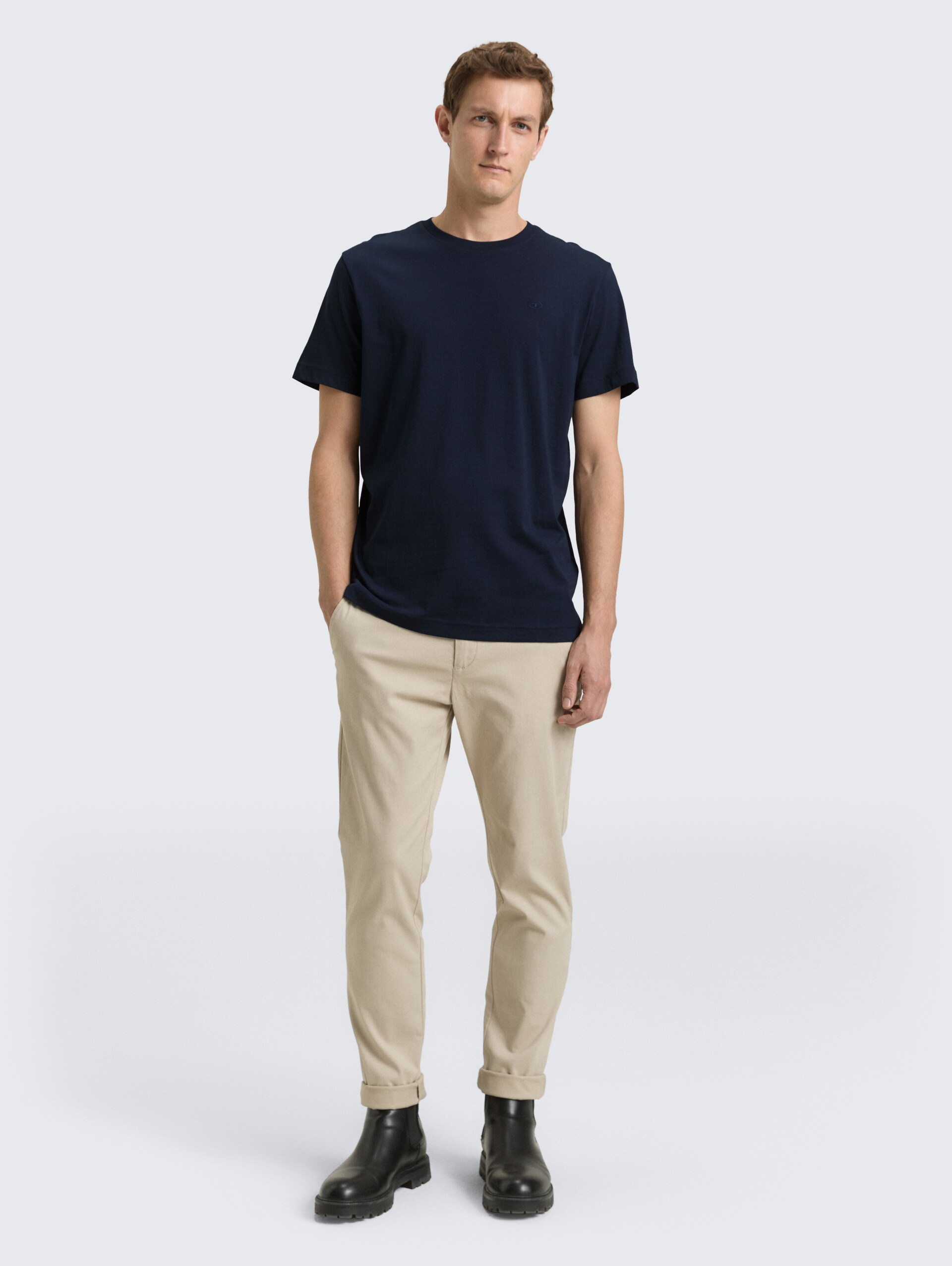 T-shirt met geborduurd logo - sky captain blue - Model vooraanzicht