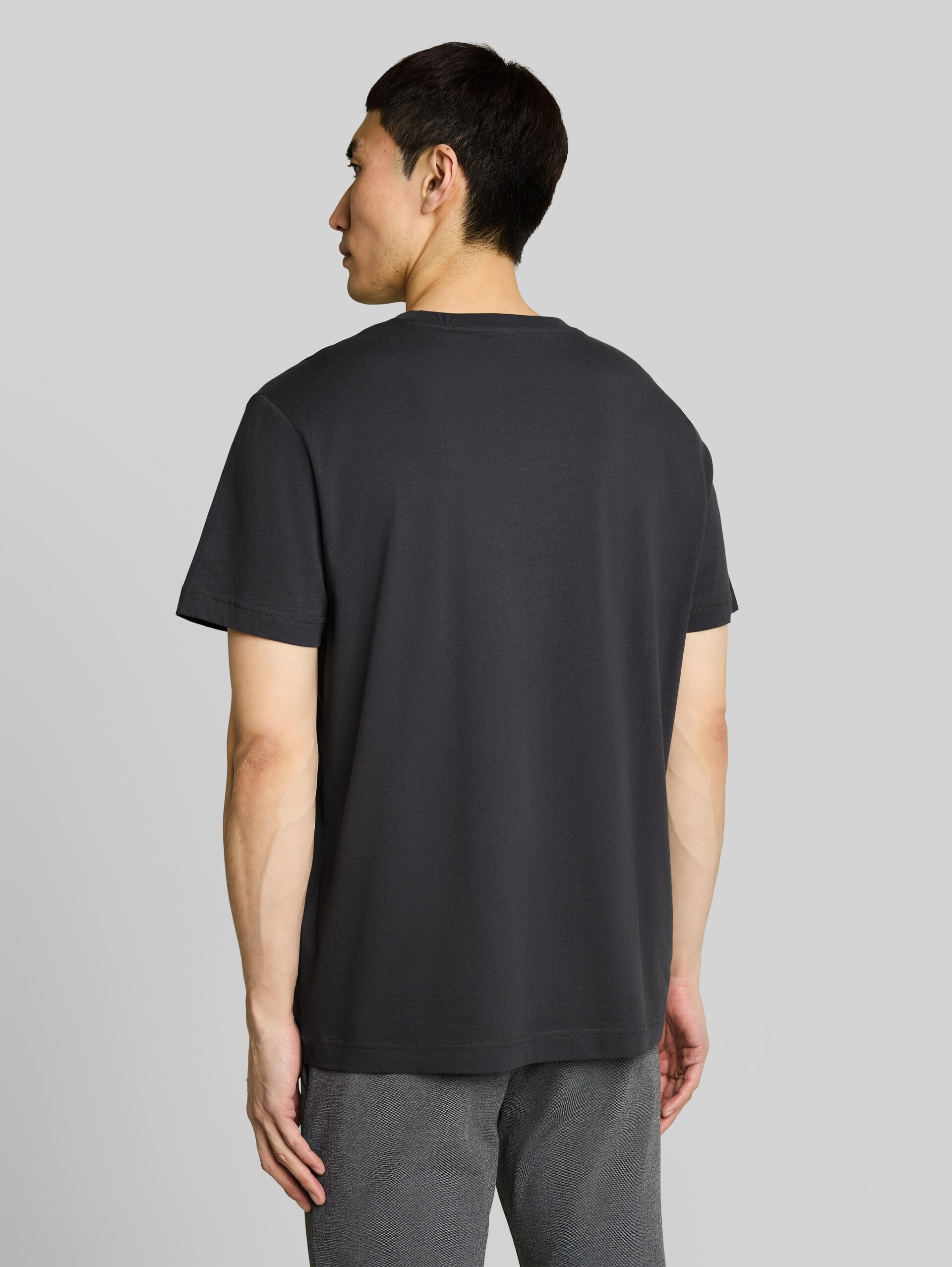 T-shirt avec logo brodé - Tarmac Grey - Découpe Vue arrière du modèle