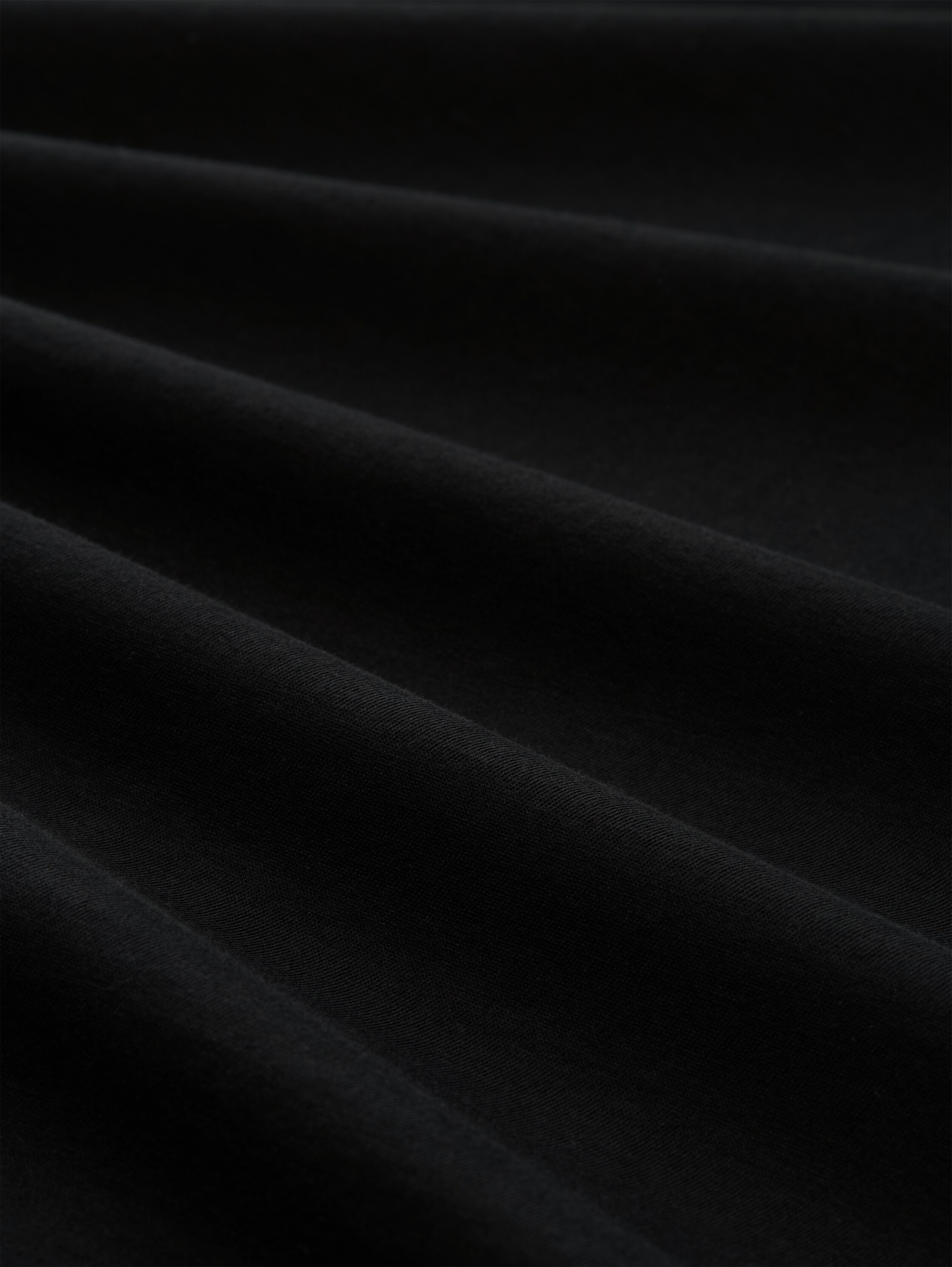 T-Shirt mit Logo-Stickerei - Black - Material-Ansicht