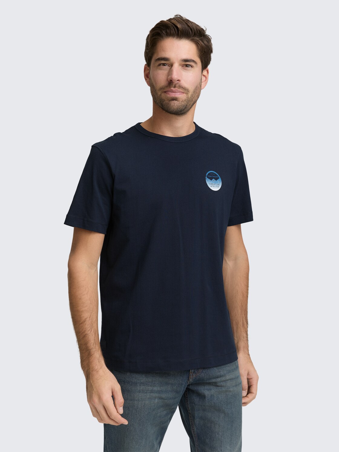 T-Shirt mit Print - sky captain blue - Ausschnitt Model-Vorderansicht