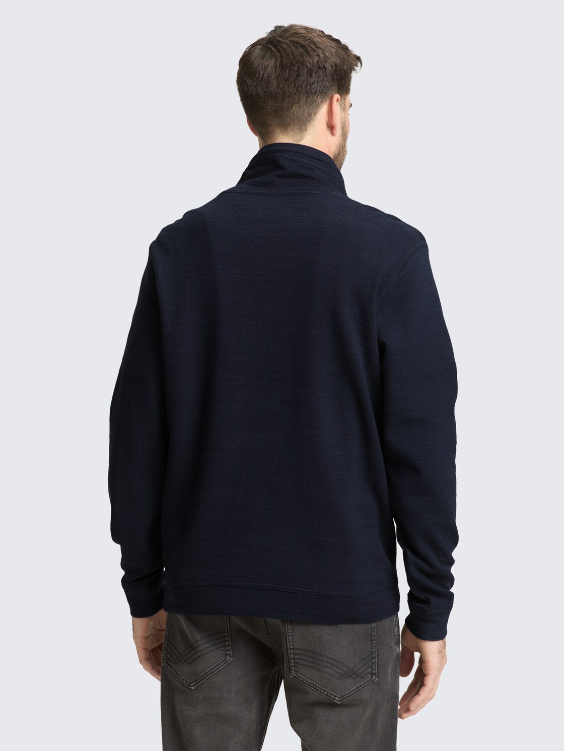 Snood Langarmshirt mit Logo-Badge - sky captain blue - Auschnitt Model-Rückansicht