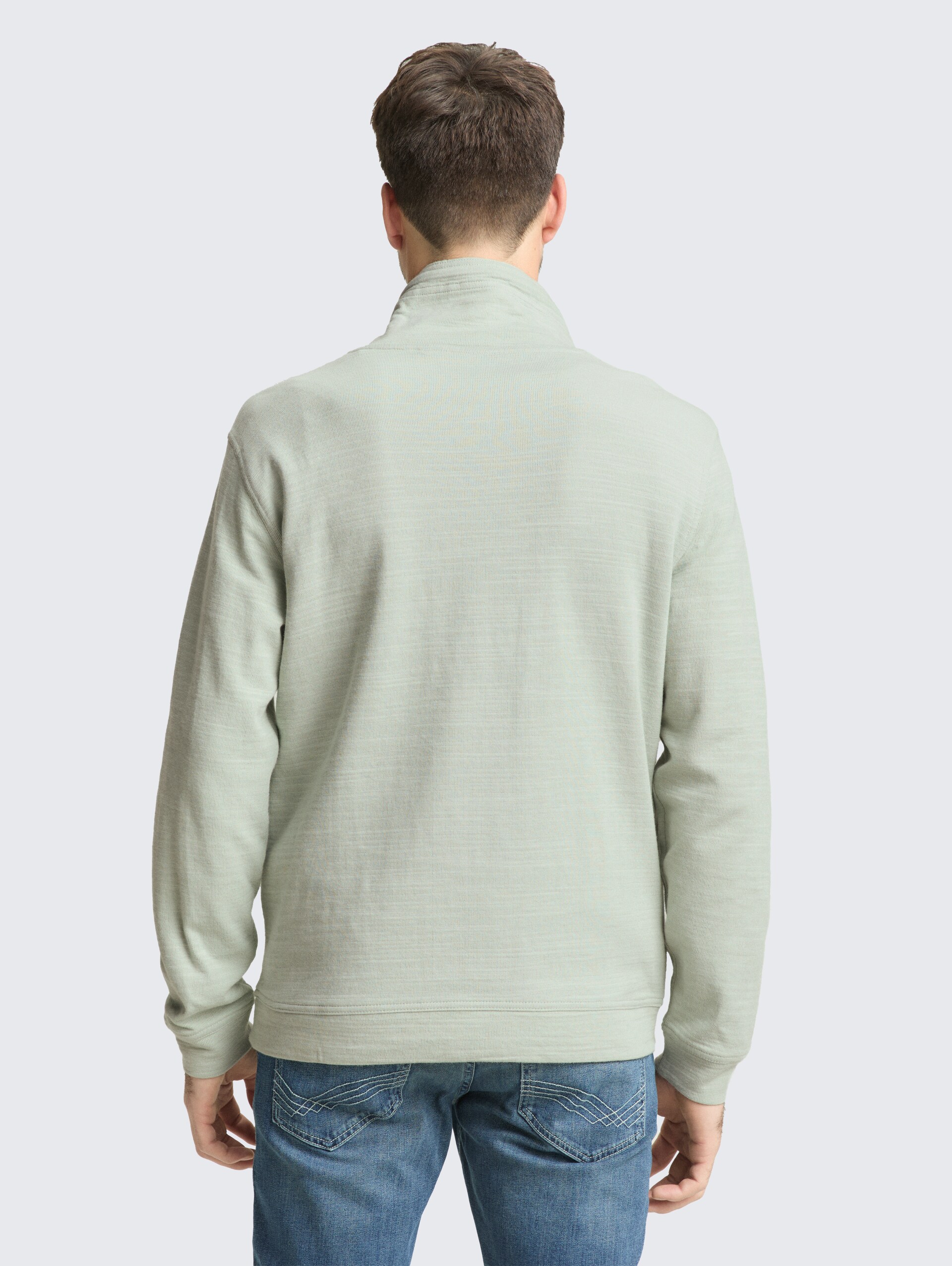 Snood Langarmshirt mit Logo-Badge - soft greyish green - Auschnitt Model-Rückansicht