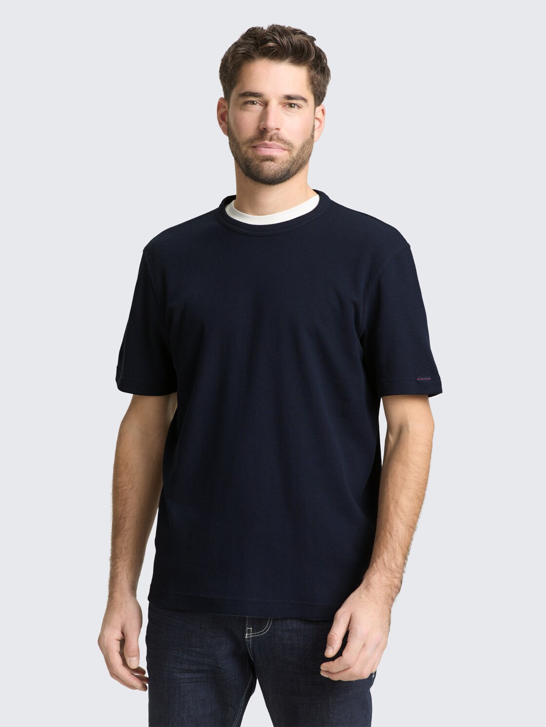 T-Shirt mit Waffelstruktur - sky captain blue - Ausschnitt Model-Vorderansicht