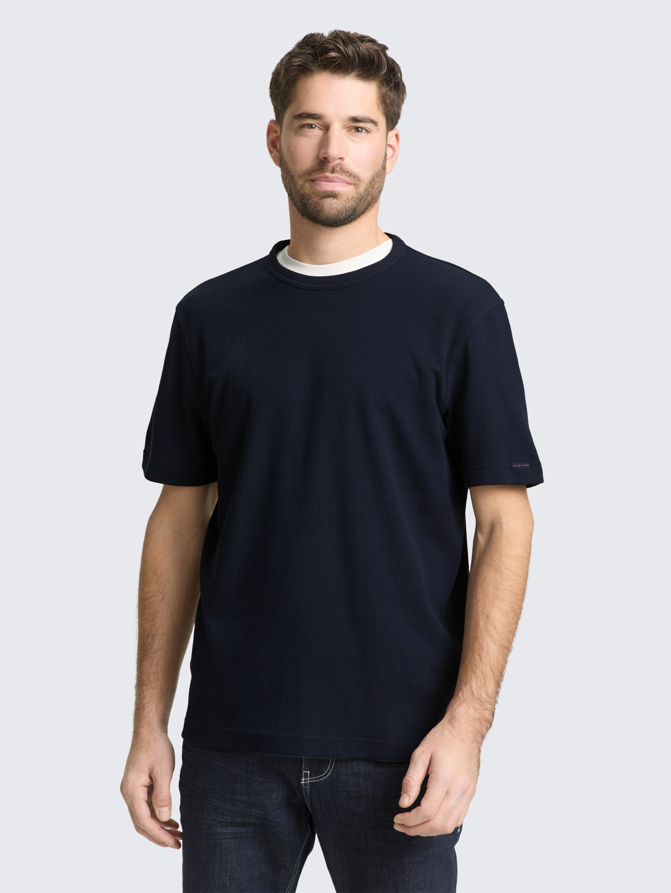 T-Shirt mit Waffelstruktur - sky captain blue - Ausschnitt Model-Vorderansicht