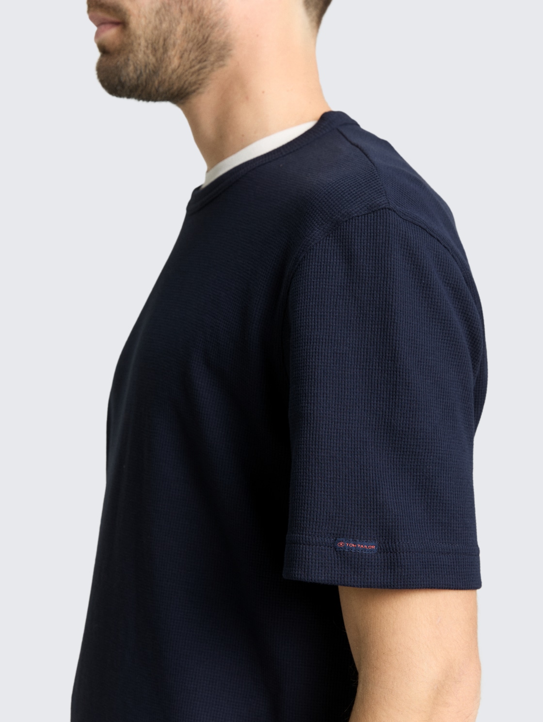 T-Shirt mit Waffelstruktur - sky captain blue - Detail-Model-Ansicht