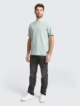 T-shirt à texture gaufrée - soft greyish green - Vue de face du modèle