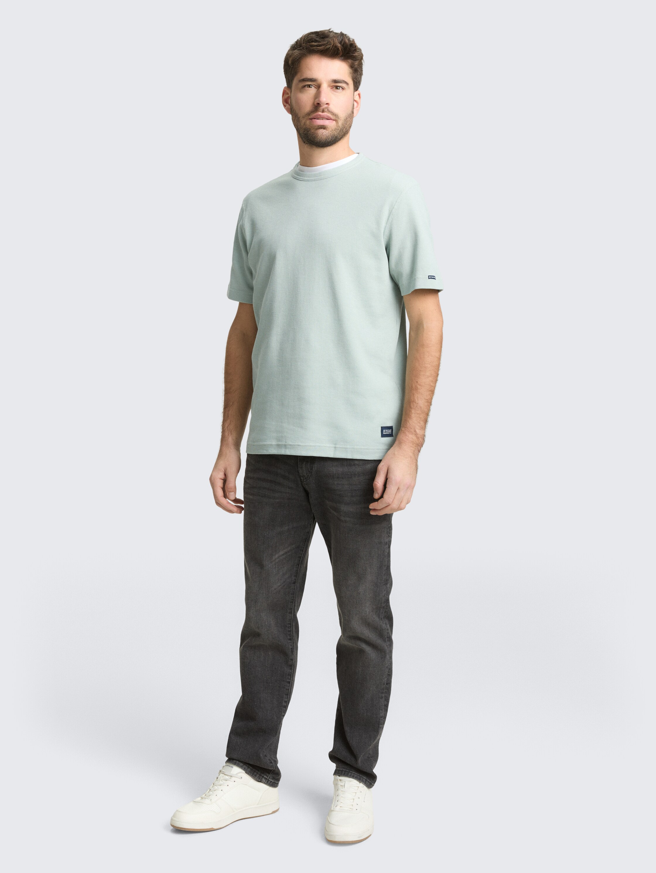 T-shirt with waffle texture - soft greyish green - Model front view