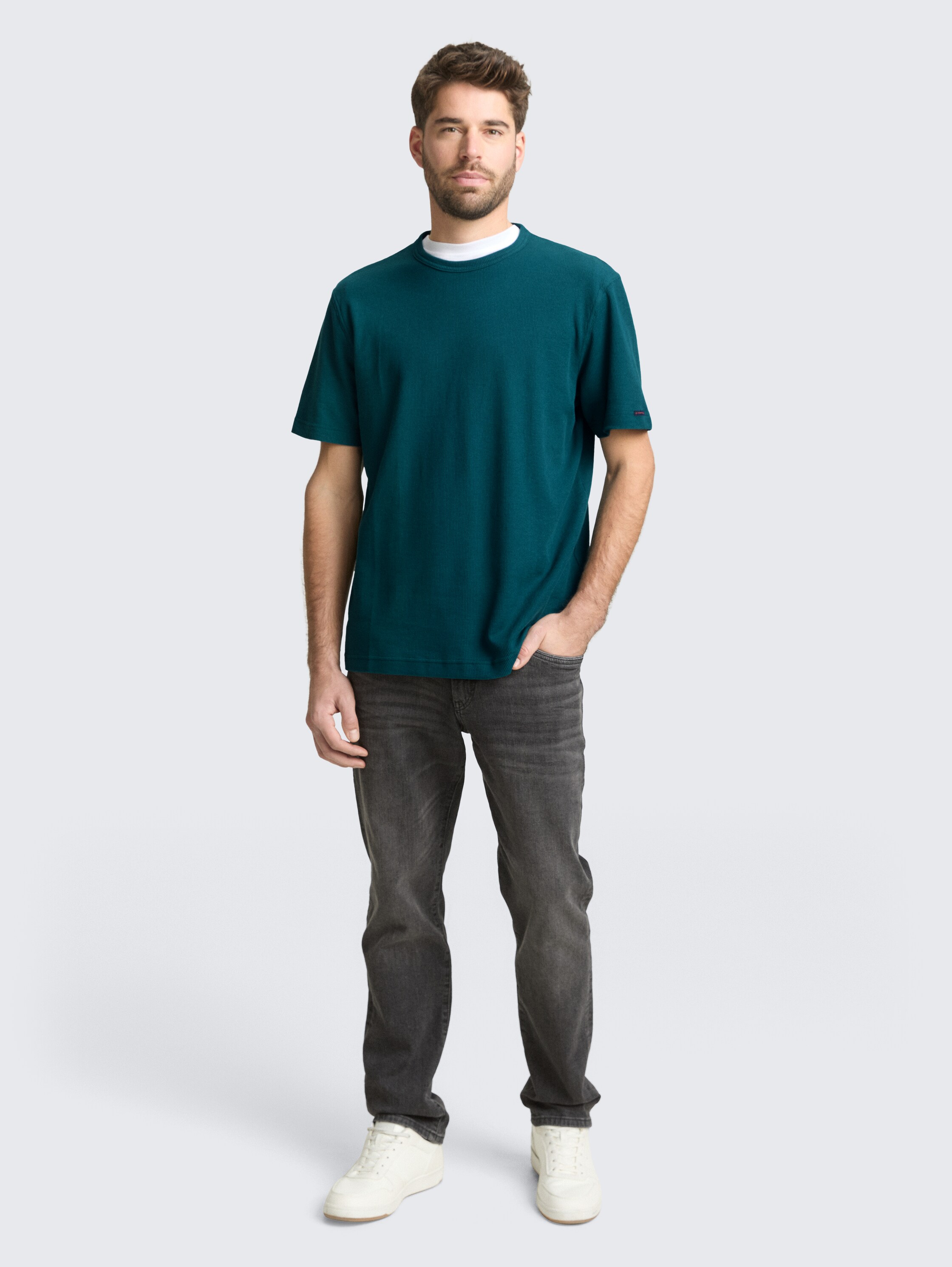 T-shirt with waffle texture - Deep Meadow Green - Model front view