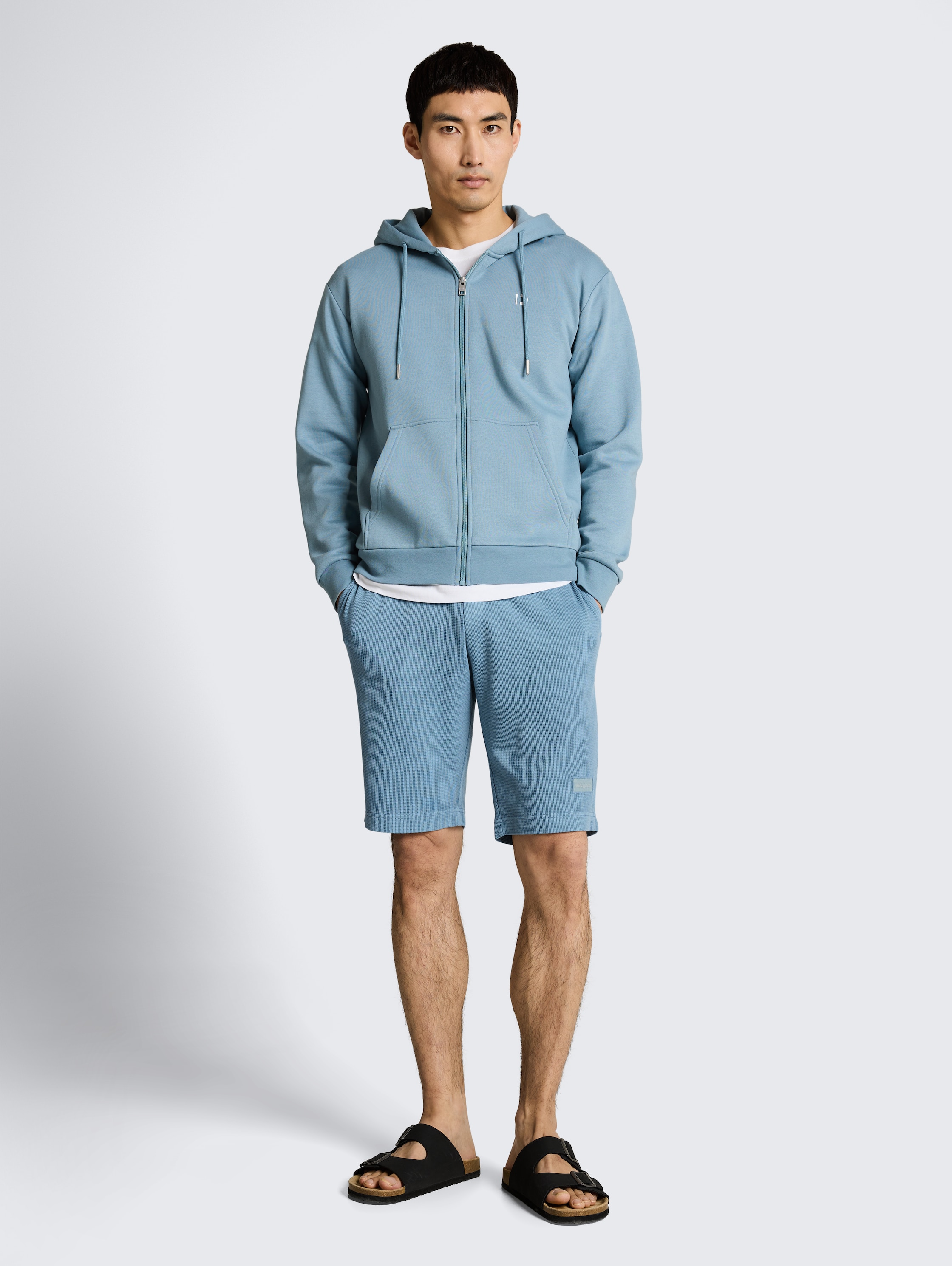 Short à texture gaufrée - mountain spring blue - Vue de face du modèle