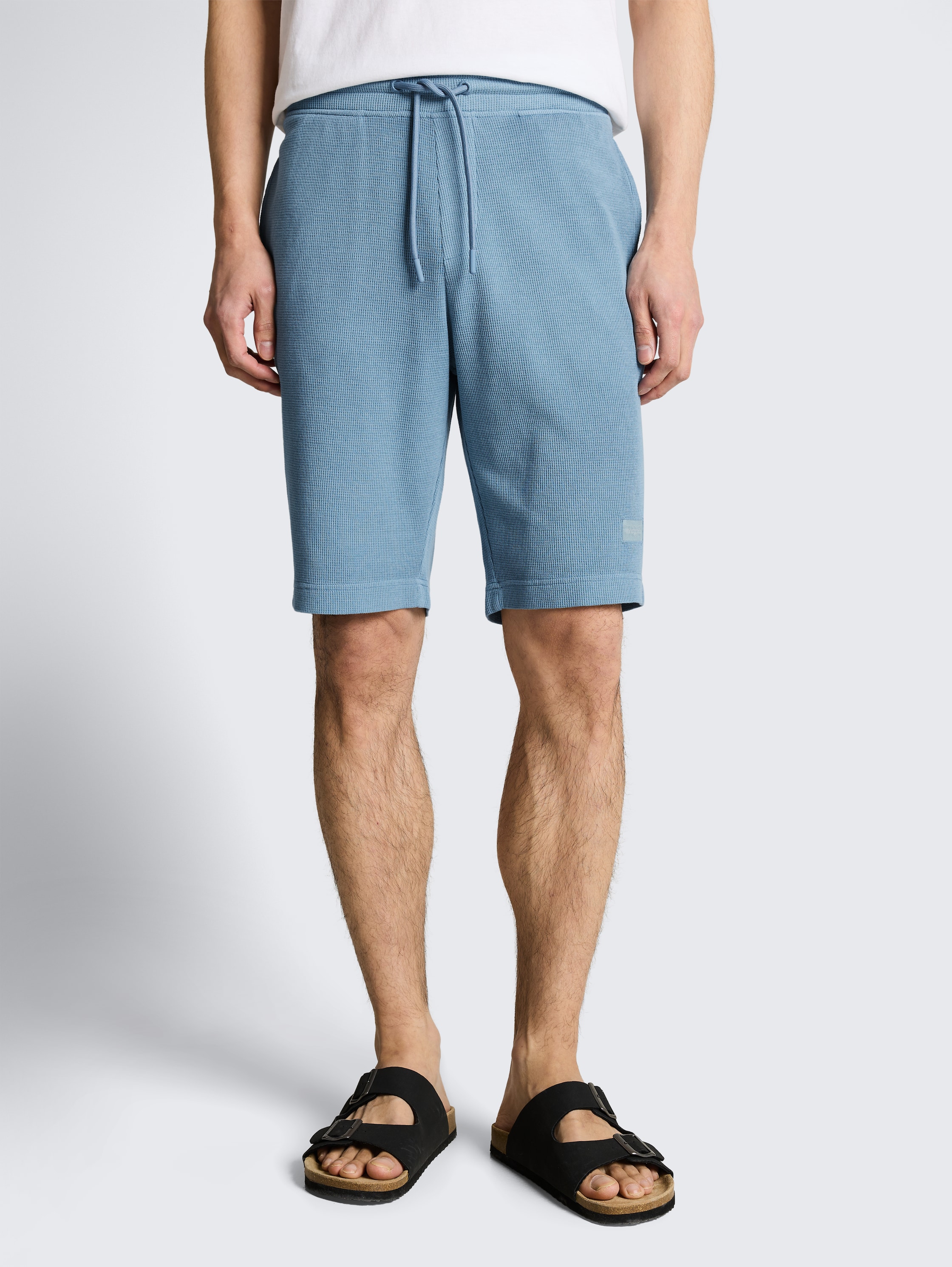 Short à texture gaufrée - mountain spring blue - Découpe Vue de face du modèle