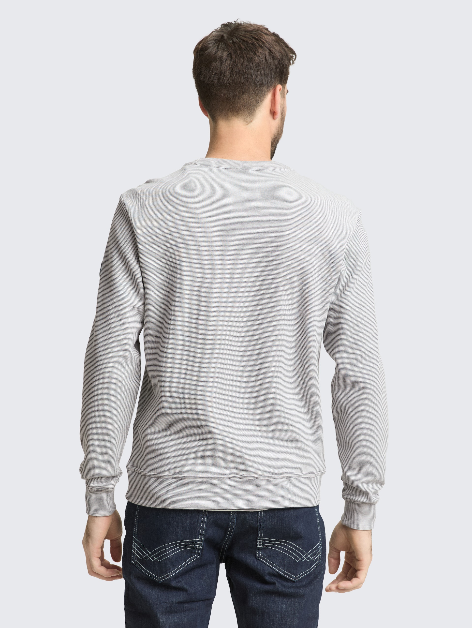 Sweatshirt mit Logo-Badge - offwhite navy stripe structure - Auschnitt Model-Rückansicht
