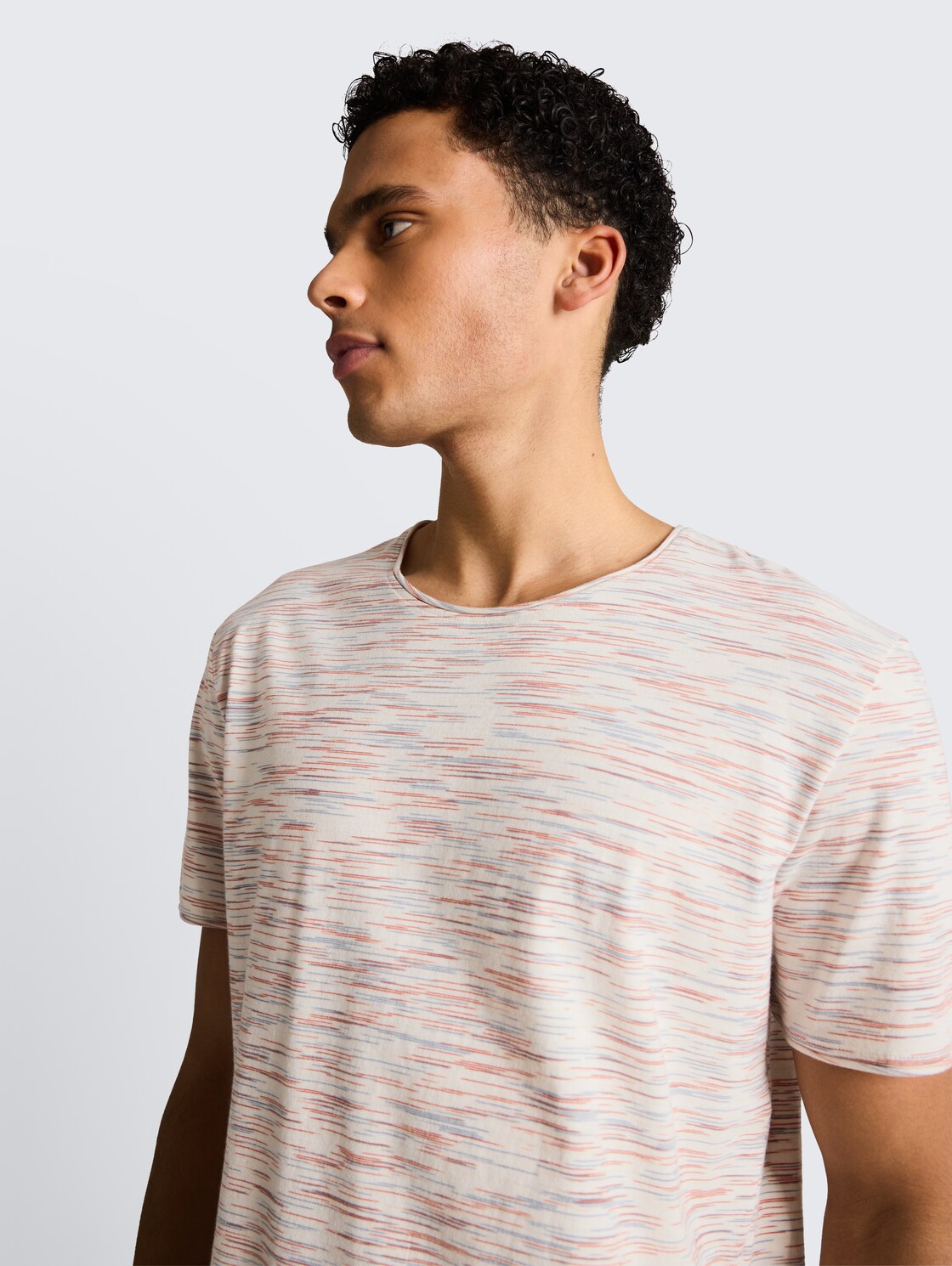 T-Shirt in Melange-Optik - white orange blue multi inject - Detail-Model-Ansicht