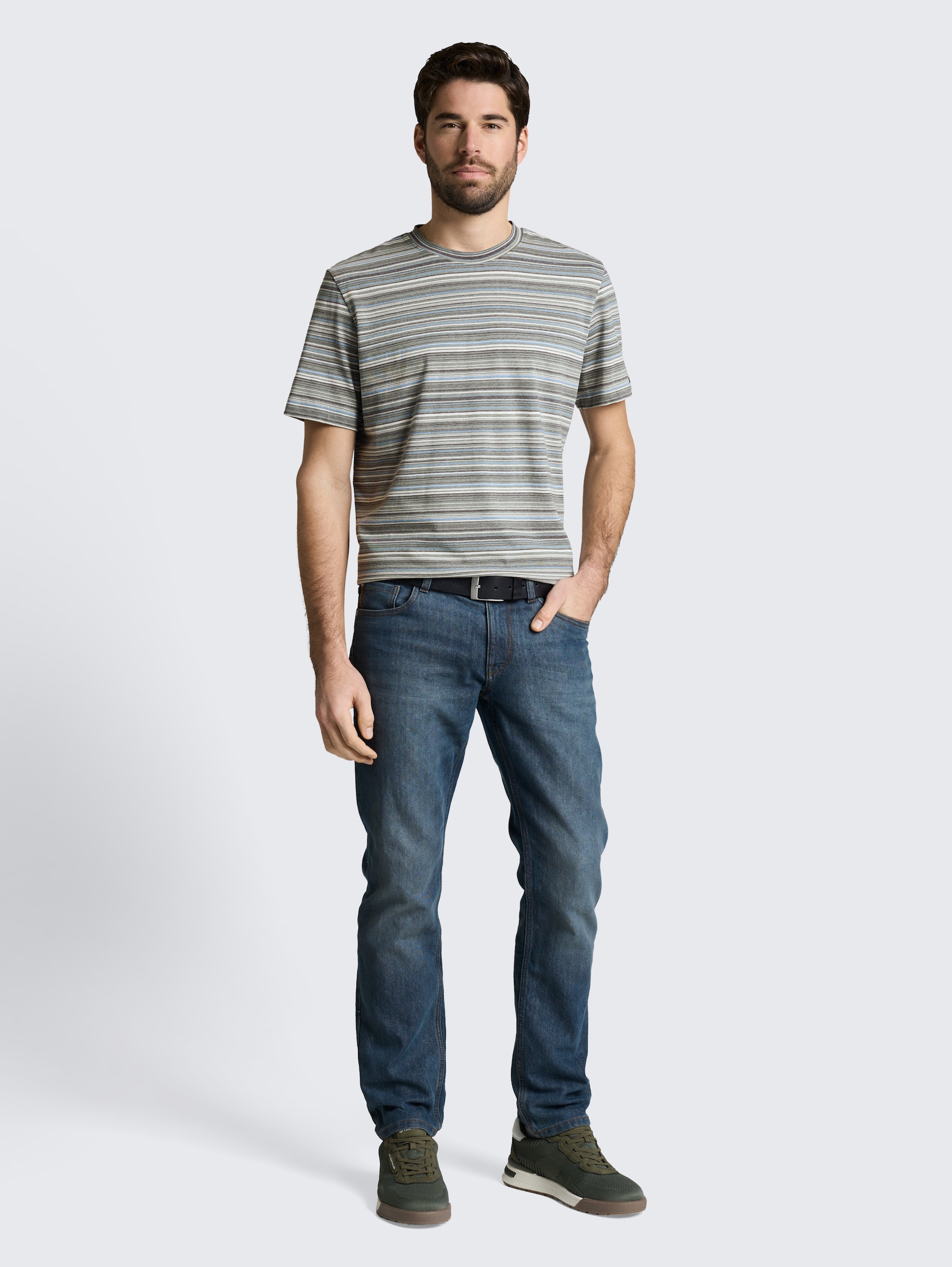 T-Shirt mit Streifenmuster - olive orange multicolor stripe - Model-Vorderansicht