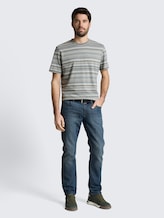 T-shirt met streepjespatroon - olive orange multicolor stripe - Model vooraanzicht