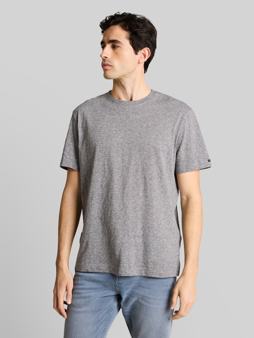 T-Shirt mit feinem Streifenmuster von Men, white tarmac grey fine stripe
