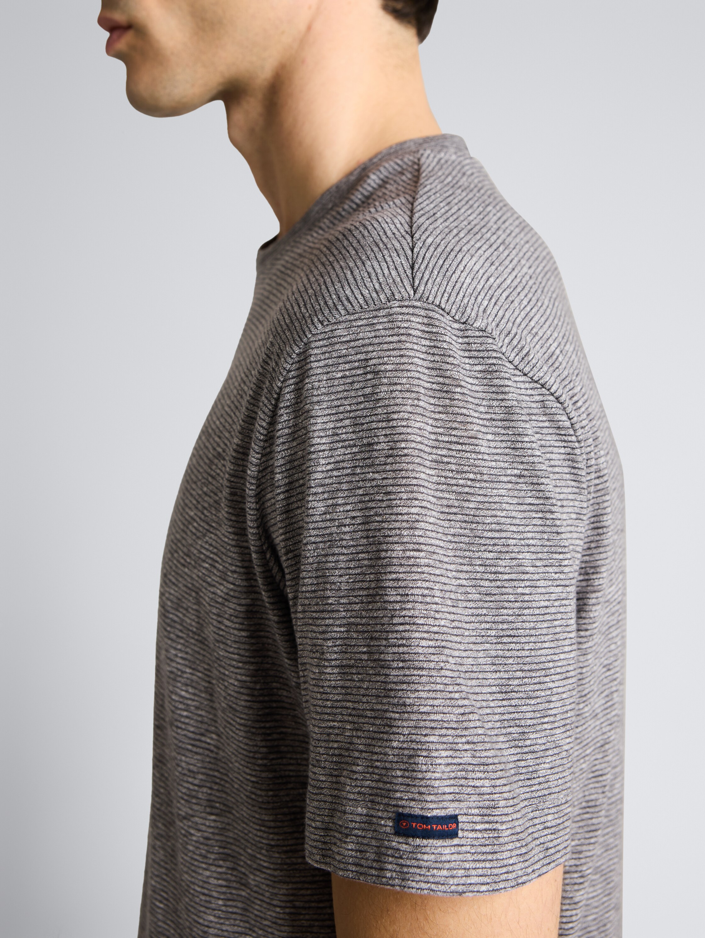 T-shirt à fines rayures - white tarmac grey fine stripe - Vue détaillée du modèle