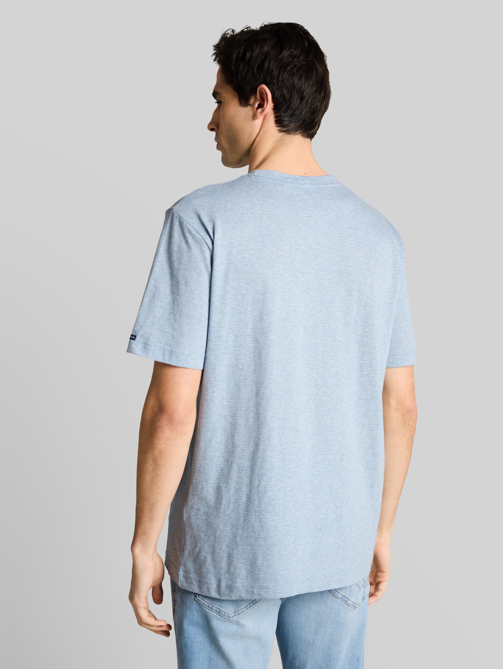 T-shirt with fine stripe pattern - spring blue fine stripe - Neckline model-back view