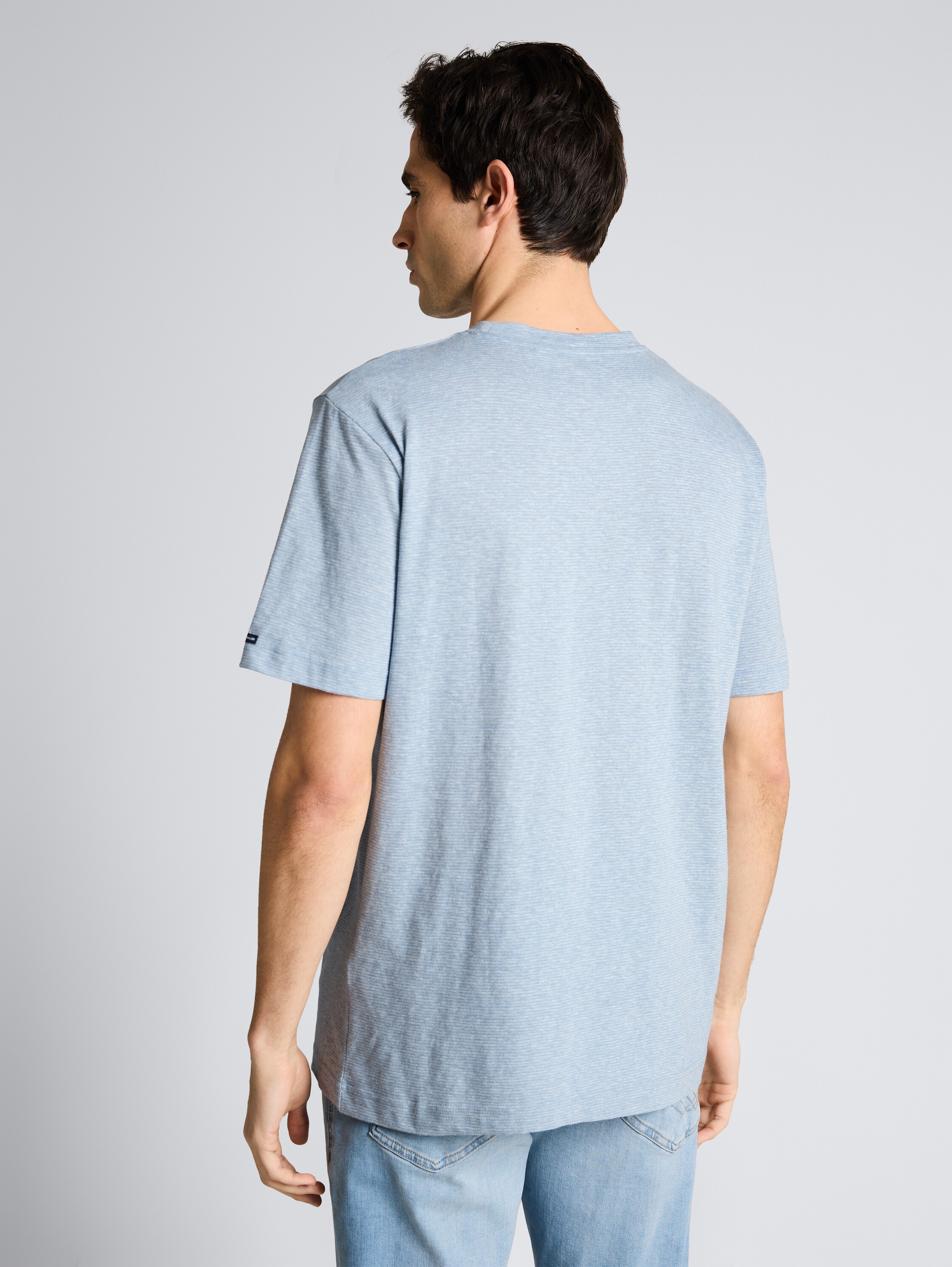 T-shirt à fines rayures - spring blue fine stripe - Découpe Vue arrière du modèle