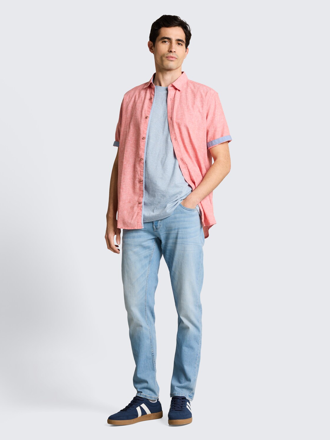 T-shirt with fine stripe pattern - spring blue fine stripe - Model front view