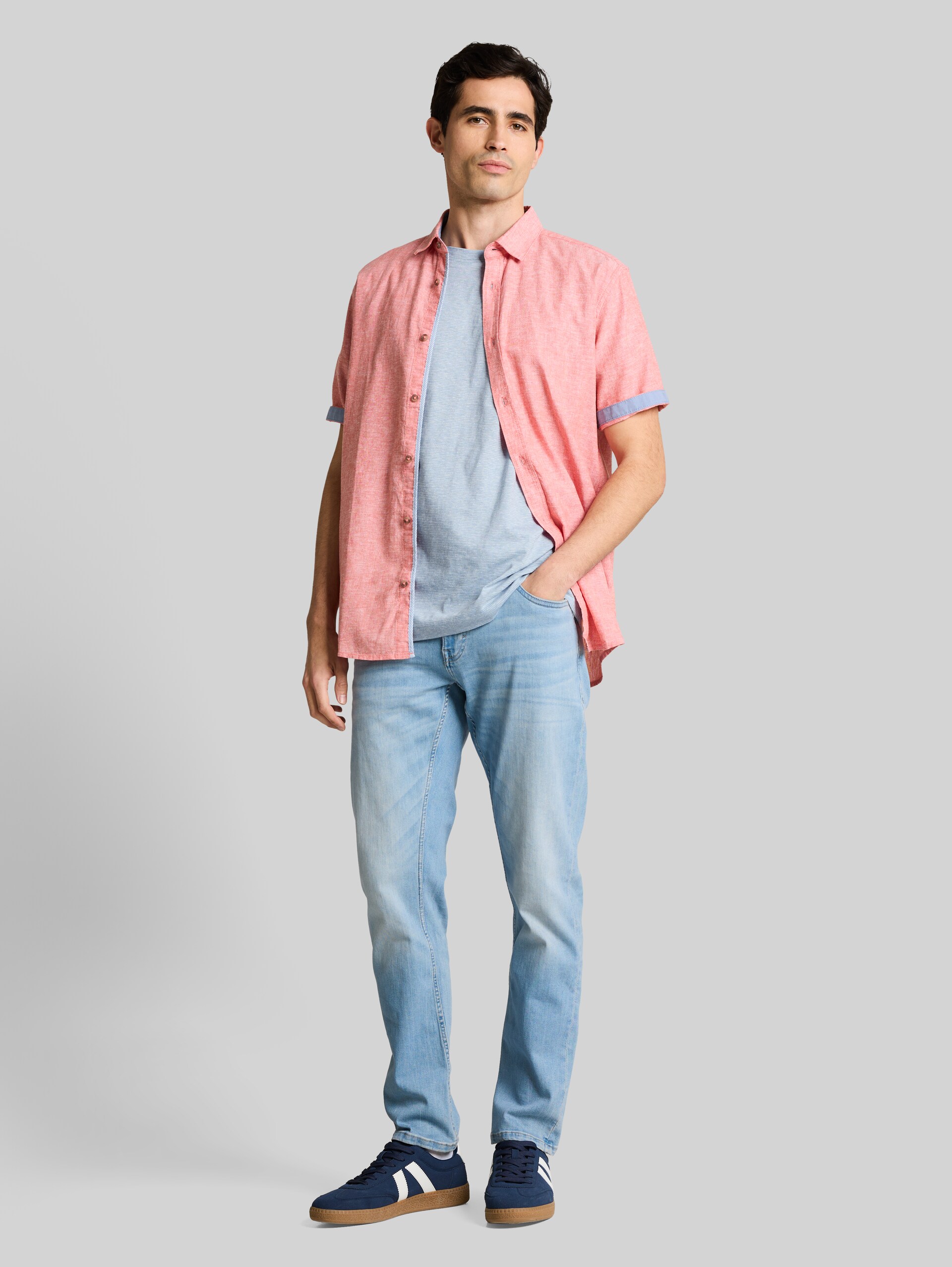 T-shirt with fine stripe pattern - spring blue fine stripe - Model front view