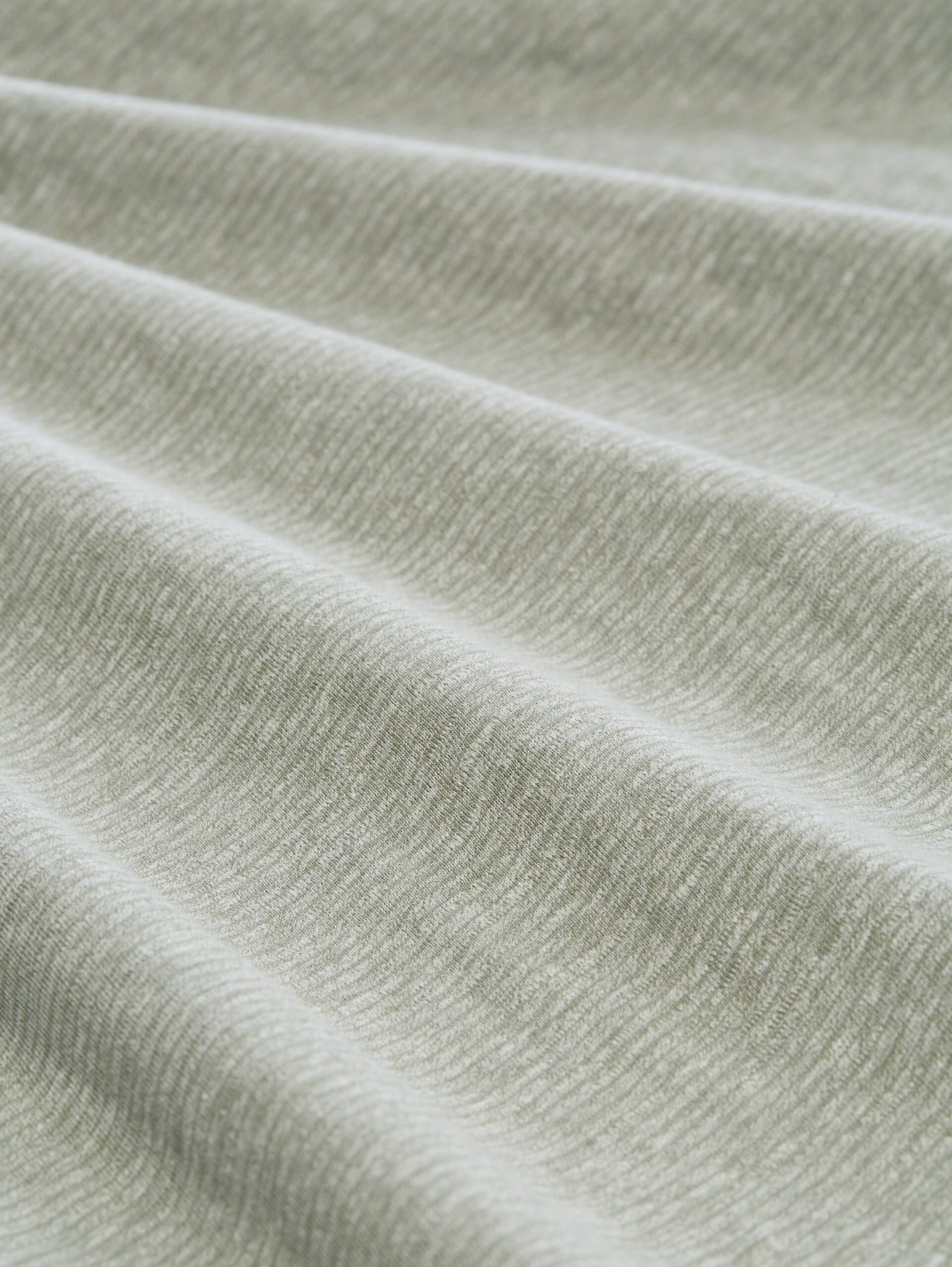 T-Shirt mit feinem Streifenmuster - shadow olive fine stripe - Material-Ansicht