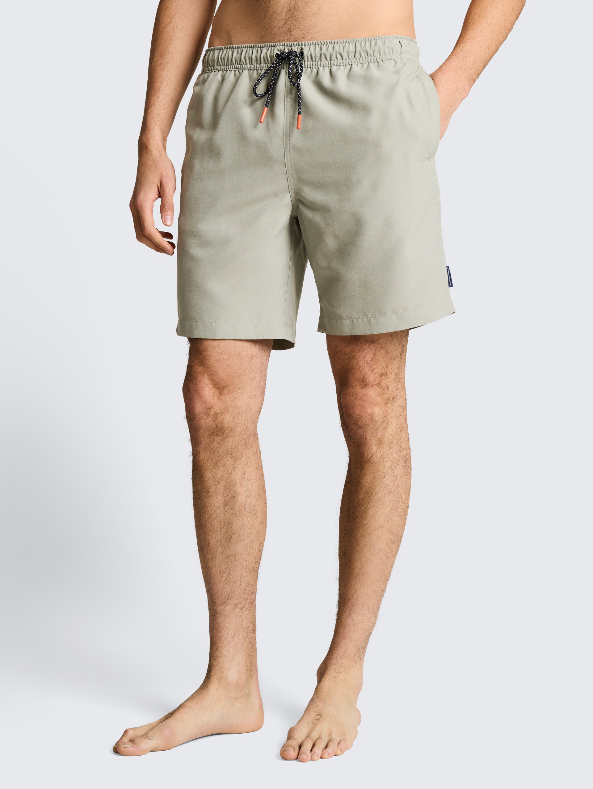 Badeshorts mit Kordelzug - Greyish Shadow Olive - Ausschnitt Model-Vorderansicht