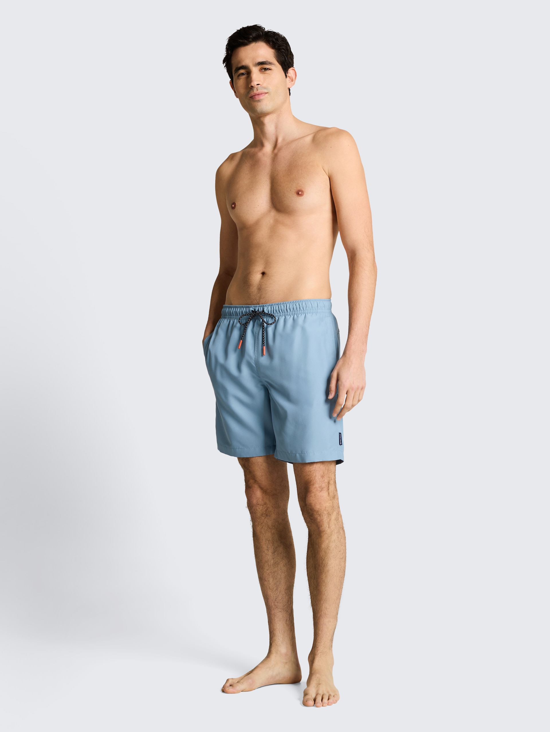 Badeshorts mit Kordelzug - mountain spring blue - Model-Vorderansicht
