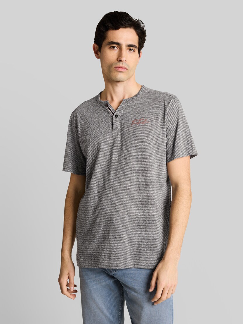 Henley T-Shirt mit feinem Streifenmuster von Men, white tarmac grey fine stripe