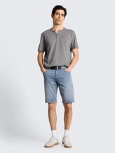 Henley T-Shirt mit feinem Streifenmuster - white tarmac grey fine stripe - Model-Vorderansicht