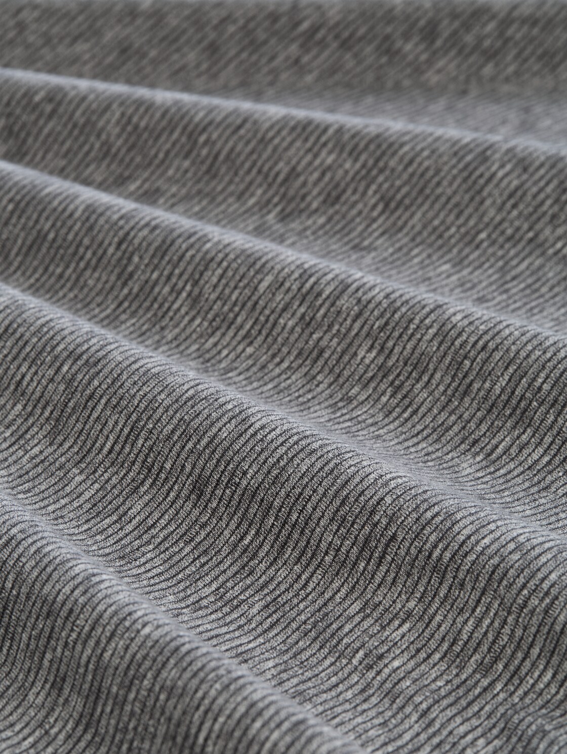 Henley T-Shirt mit feinem Streifenmuster - white tarmac grey fine stripe - Material-Ansicht