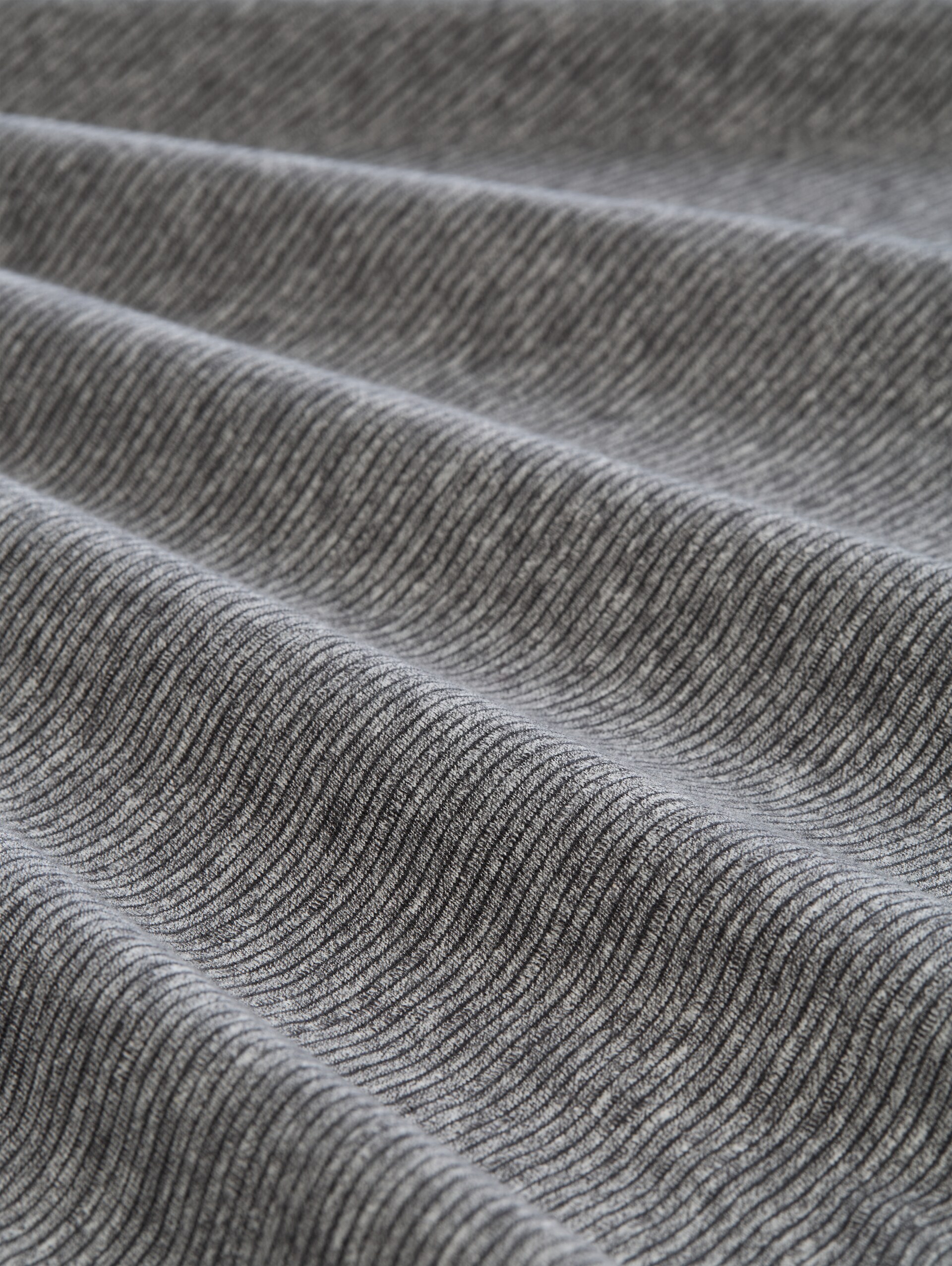 Henley T-Shirt mit feinem Streifenmuster - white tarmac grey fine stripe - Material-Ansicht