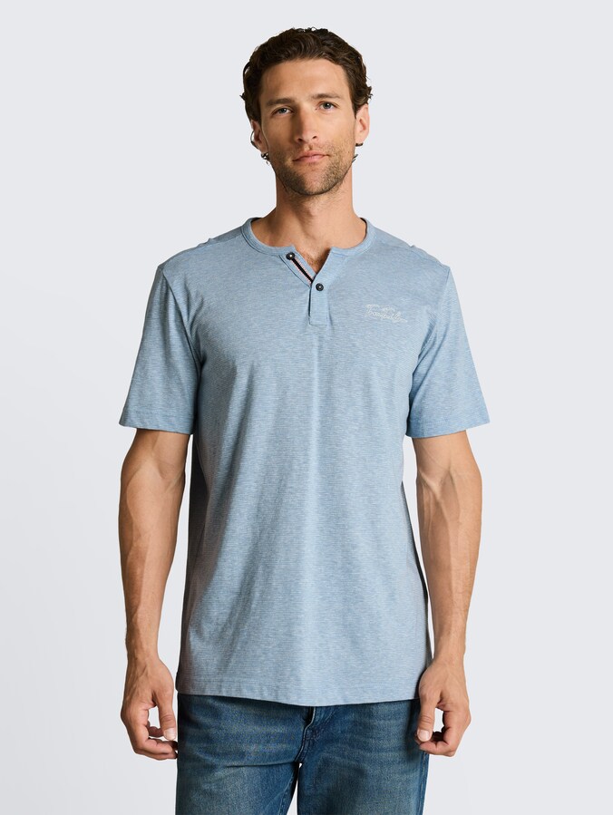 Henley T-shirt met fijne streepjes door Men, spring blue fine stripe