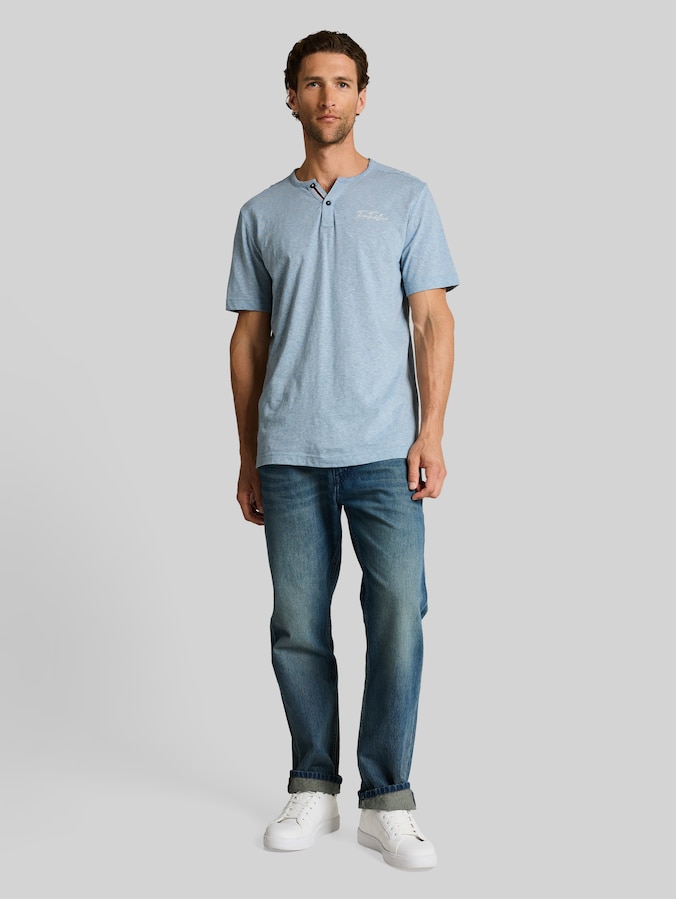 Henley T-Shirt mit feinem Streifenmuster von Men, spring blue fine stripe