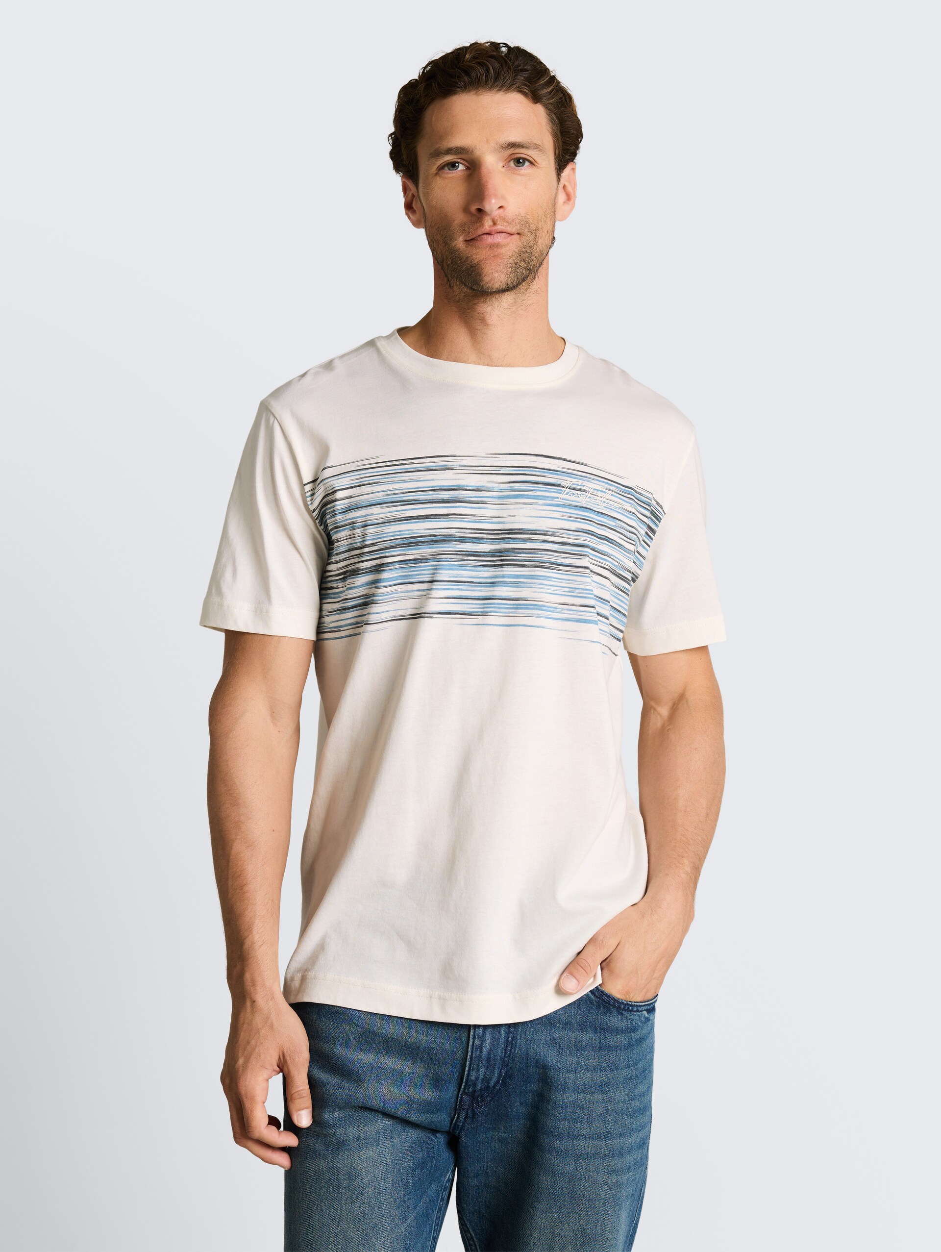 T-Shirt mit Print - Gardenia White - Ausschnitt Model-Vorderansicht