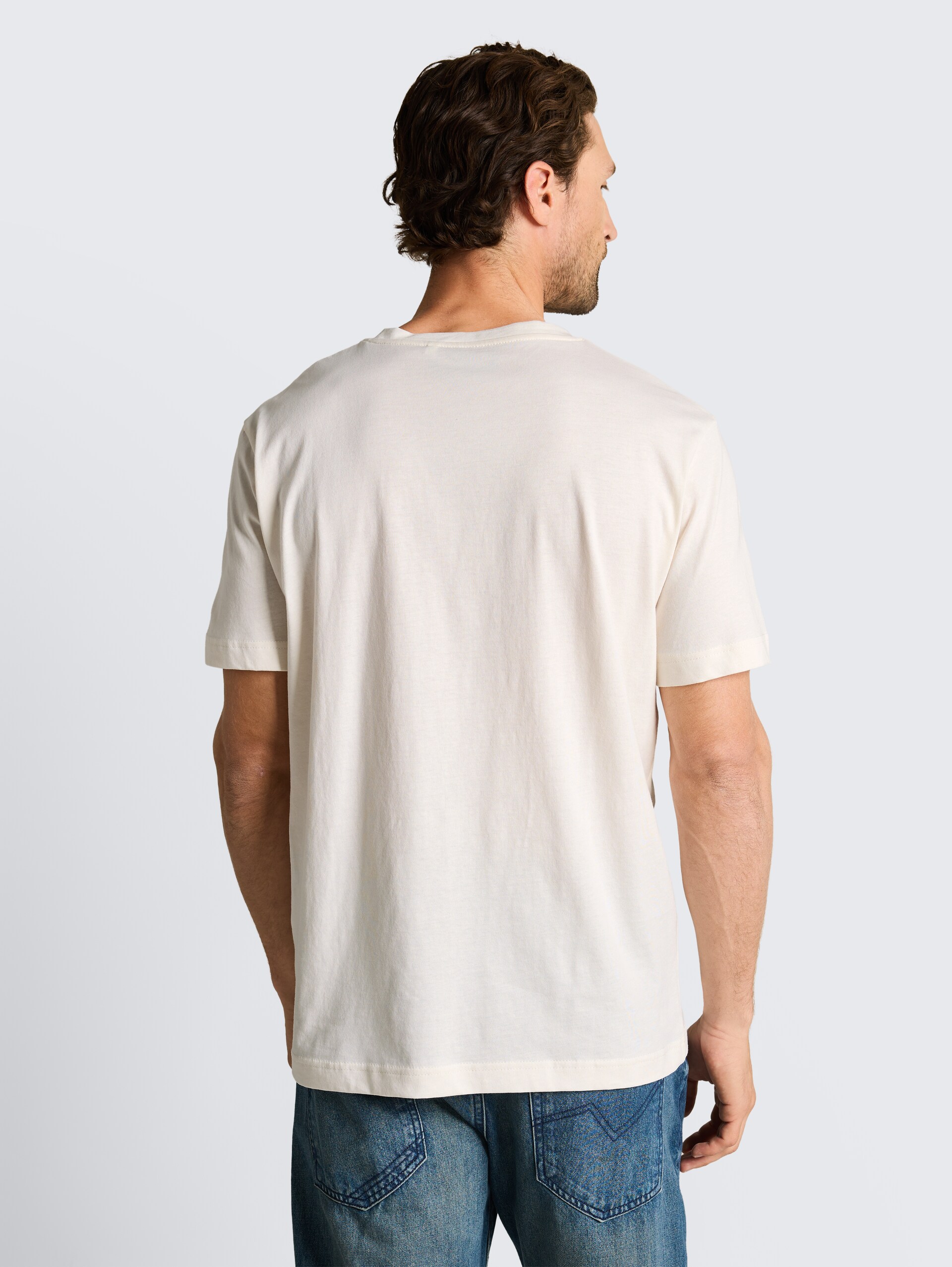 T-Shirt mit Print - Gardenia White - Auschnitt Model-Rückansicht