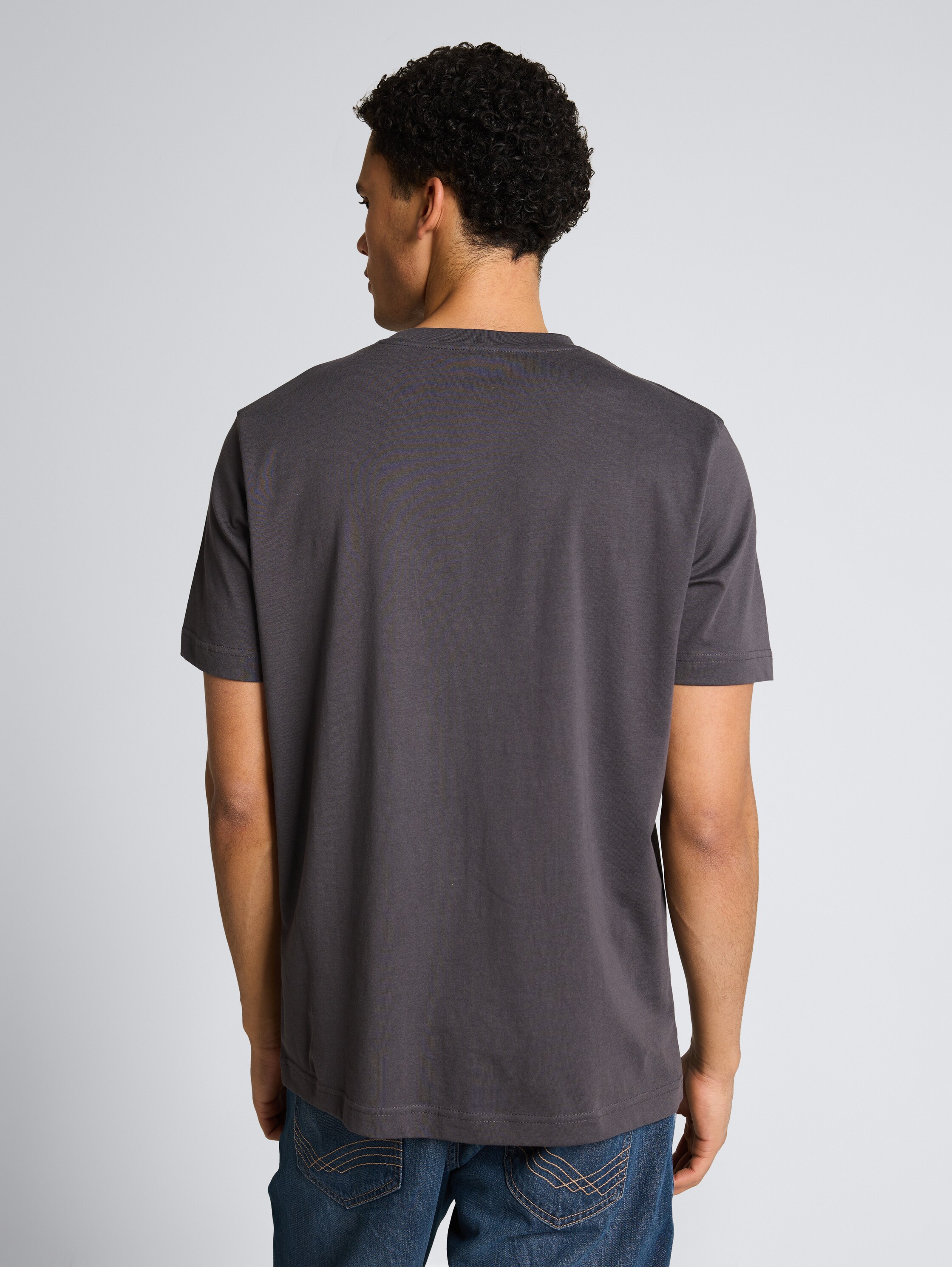 T-shirt with print - Tarmac Grey - Neckline model-back view