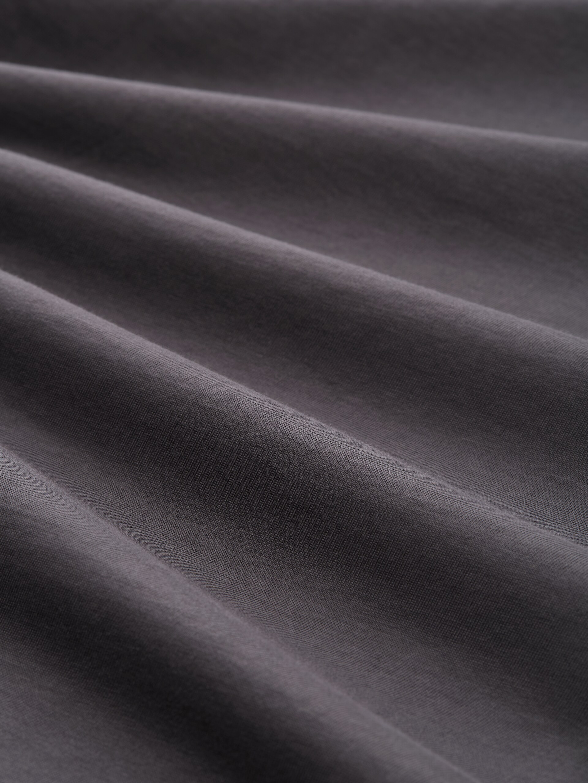 T-Shirt mit Print - Tarmac Grey - Material-Ansicht