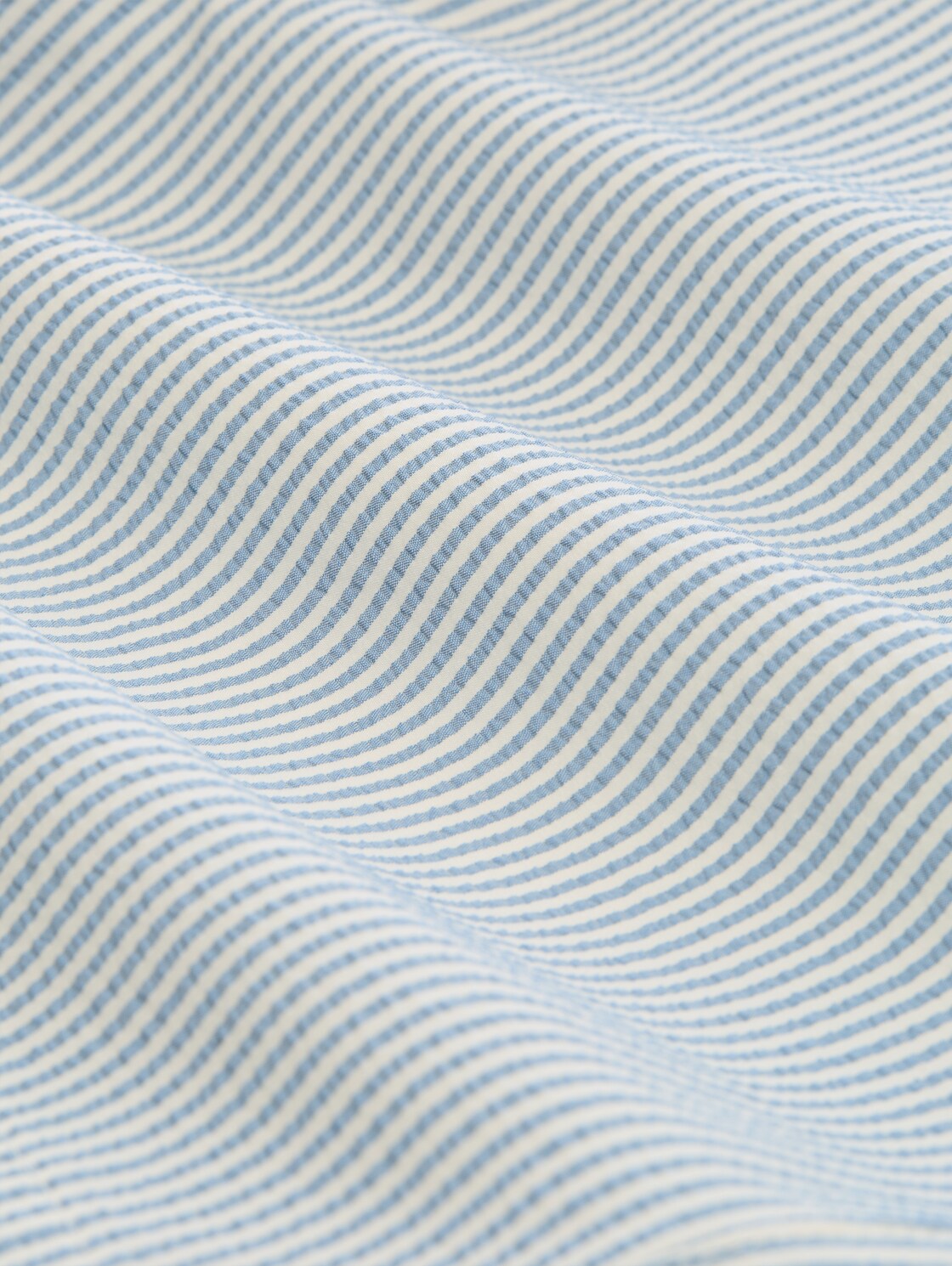 Seersucker Badeshorts mit Streifenmuster - blue beige vertical stripe - Material-Ansicht