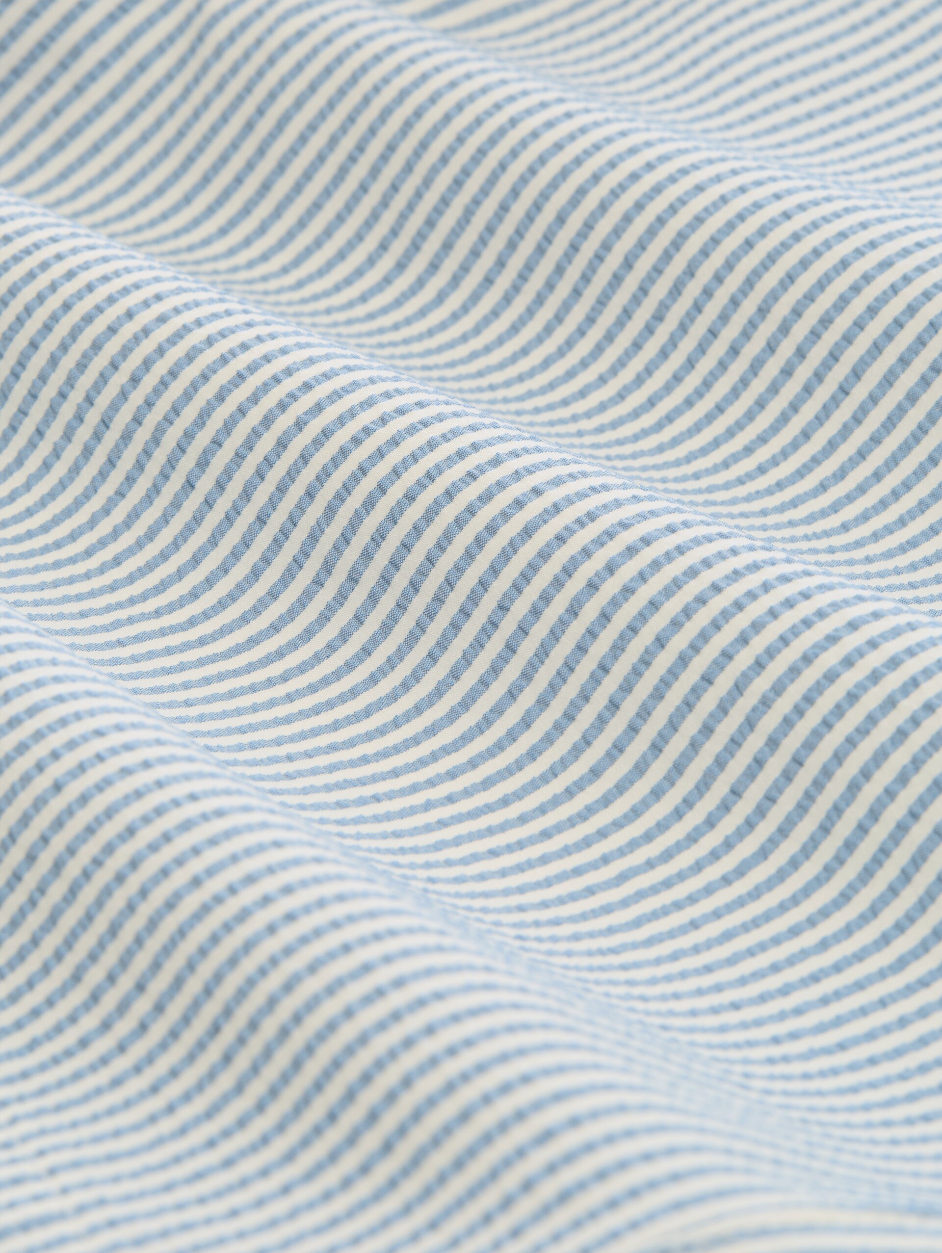 Seersucker Badeshorts mit Streifenmuster - blue beige vertical stripe - Material-Ansicht